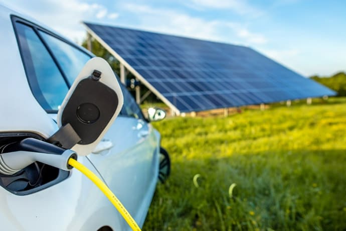 ¿CUANTOS PANELES NECESITO PARA UN AUTO ELÉCTRICO?